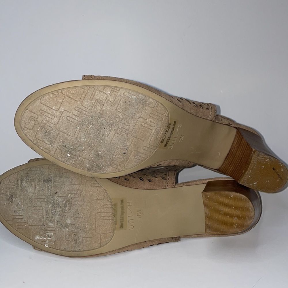 Unisa Laser Cut Block Heel Sandals 11M Tan Excellent Perforated Ankle Strap - Picture 6 of 7